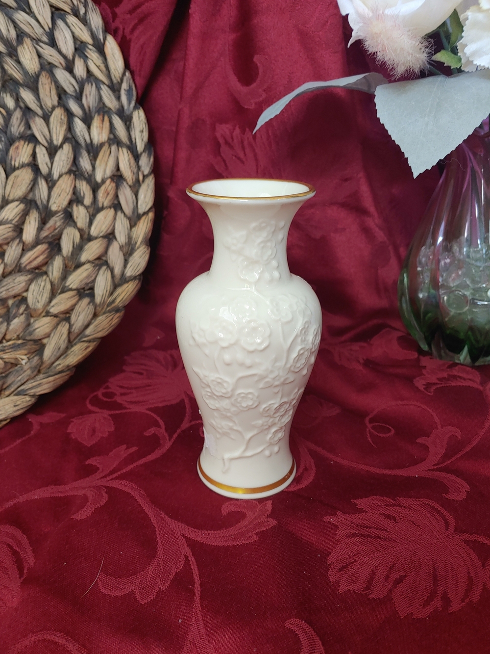 Lenox Elegant Cream Embossed Floral Ceramic Ming Blossom Bud Vase with Gold Trim